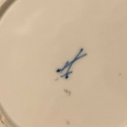 Lovely Antique Meissen Plate Cream Colored Grapeving Relief Pattern - Picture 4 of 10