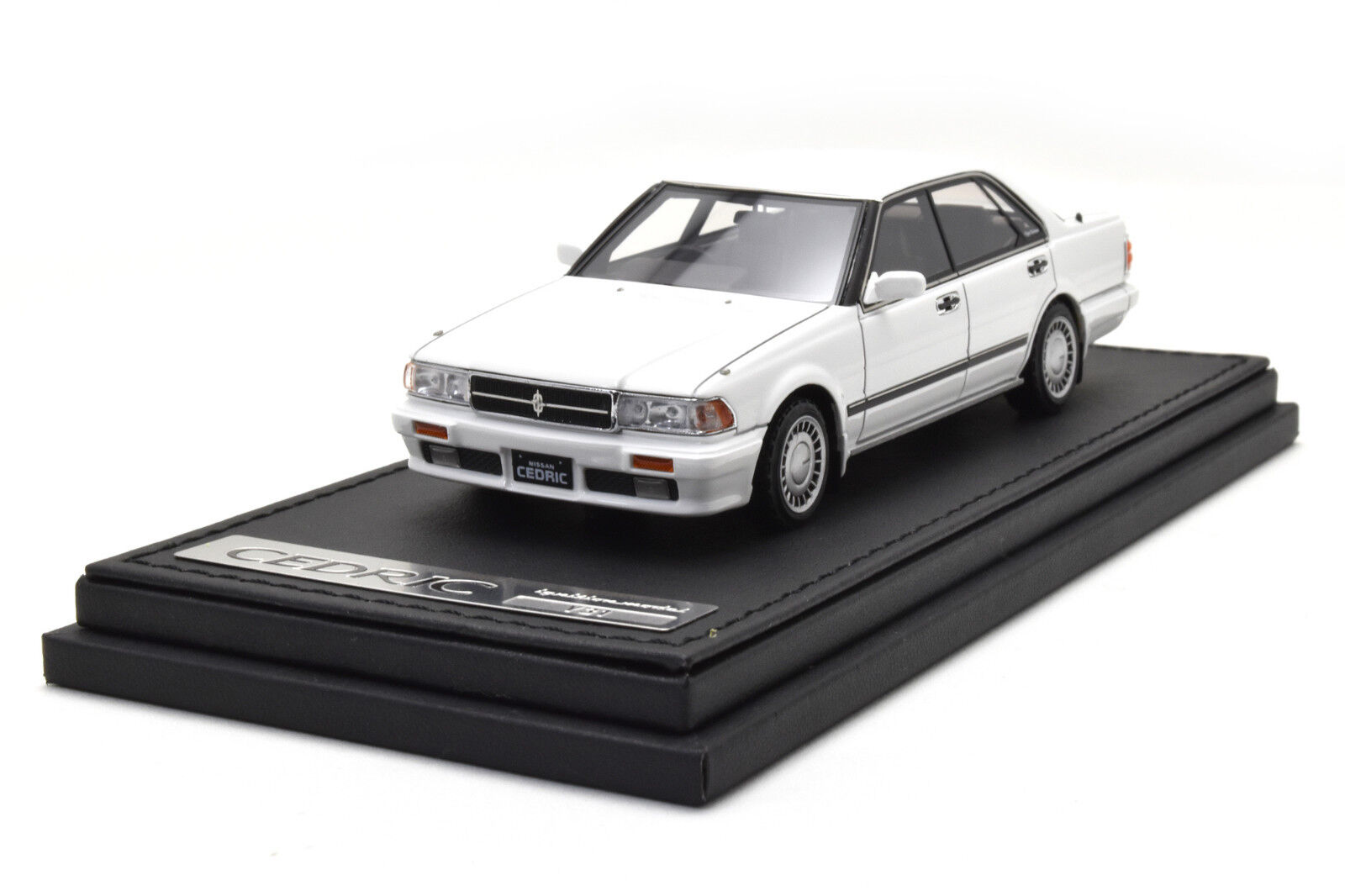 Ignition model 1 43 Nissan Cedric Y31 Gran Turismo SV Pure White IG1252 EMS Ignition model 1 43 Nissan Cedric Y31 Gran Turismo SV Pure White IG1252 EMS