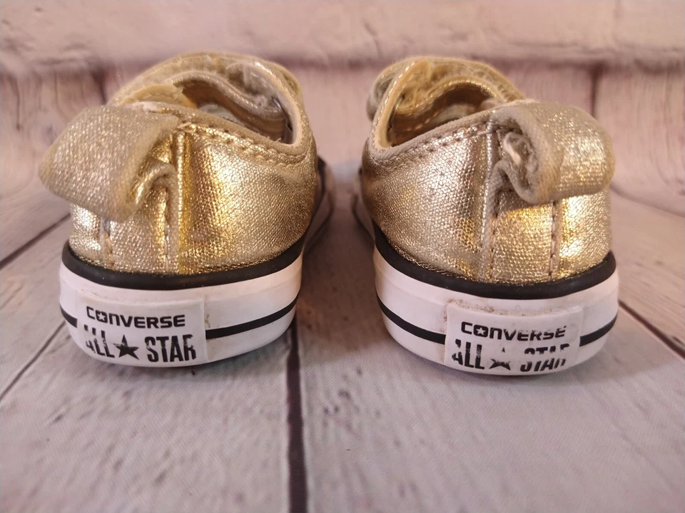 Sapatos CONVERSE/CHUCK TAYLOR infantis de ouro metálico GUC - tamanho 4 - Imagem 4 de 4
