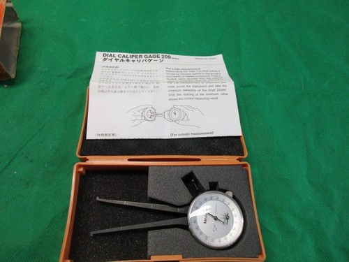 Mitutoyo 209 Inside Dial Caliper Gage in Case .4"-1.4" - Picture 2 of 10