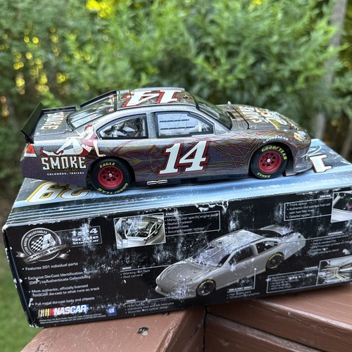 DIN #2 Tony Stewart 2011 #14 SMOKE MESMA HOT RODS 1/24 nascar diecast lionel - Imagen 9 de 20