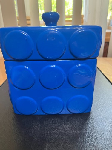 VINTAGE M & M'S BLUE CERAMIC SQUARE LEGO COOKIE/ CANDY CANNISTER GALERIE 6 1/4" - Picture 2 of 9