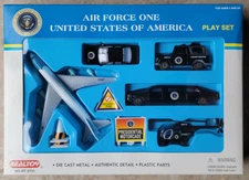 Daron RealToy Diecast Air Force One Play Set Boeing 747 Secret Service RT5731