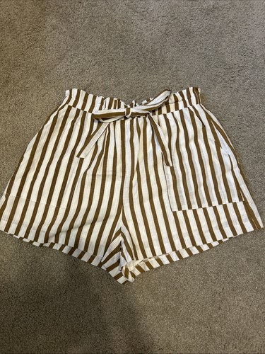 NWT Lush Women’s Shorts Sz M White/tan Stripe Tie Belt Built elastic waist cute - Picture 3 of 5