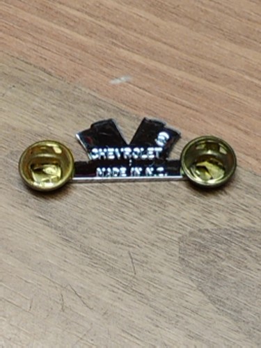 Vintage Lot Of 2 Chevrolet Crossed Flag V-8 Fender Emblem 427 Turbo Jet Pins - Imagen 5 de 9