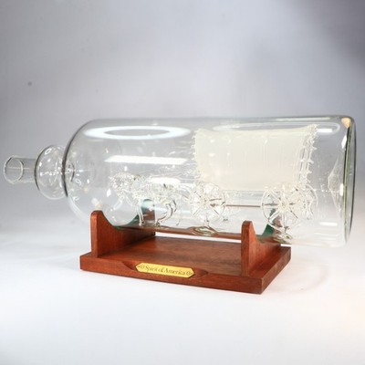 Seltener Vintage Mayflower Glas Spirit of America mundgeblasener Wagen in Flasche