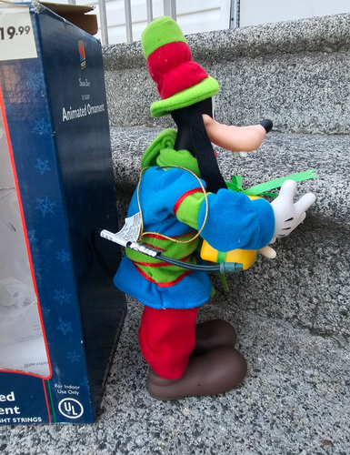 Santa's Best GOOFY W/PRESENT 11" Animated Ez Light Plush Ornament Christmas - Picture 4 of 4
