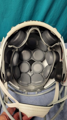 Floor Model Xenith X2E+ Youth Medium Football Helm weiß mit 2 Größen Kieferpolstern - Bild 9 von 10