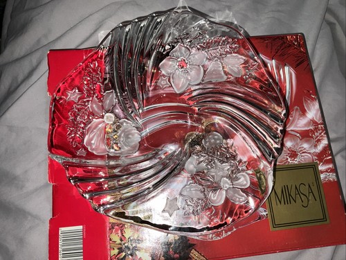 MIKASA Christmas Medley Plate 9” Bon Bon Plate Glass Candy Dish/Display Open Box - Picture 4 of 24