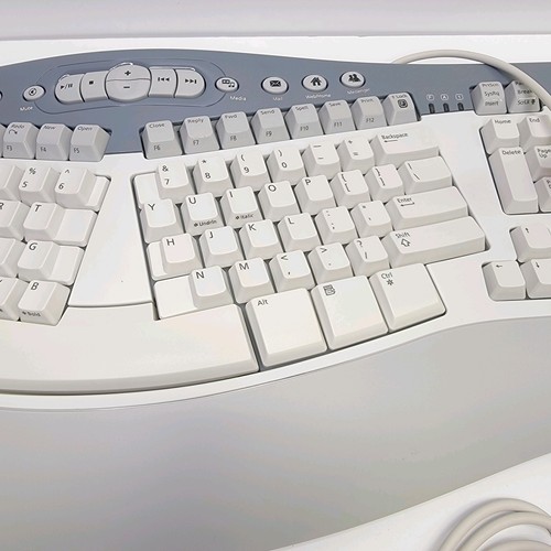 NEW NOS - Microsoft Natural MultiMedia Keyboard 1.0A PS2/USB Ergonomic RT9470 - Picture 10 of 24