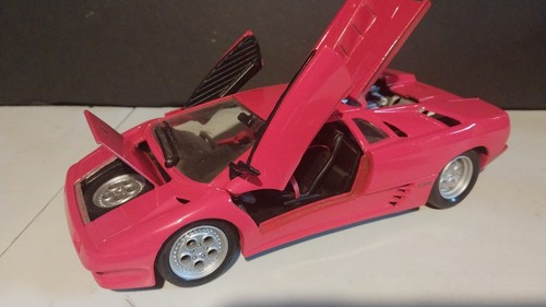 Maisto 1:18 Red Lamborghini Diablo - Picture 3 of 15