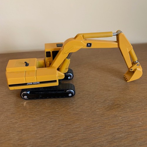 ERTL John Deere Diecast Excavator 1/64 - Picture 1 of 6