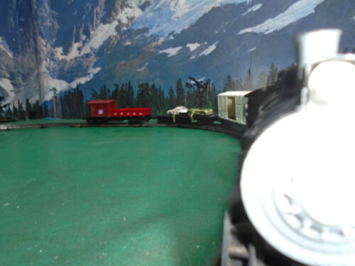 Lionel #8803 0-4-0 Steam Locomotive Powered, O27 5 unit Freight Train Set - Picture 13 of 14