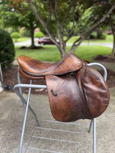 17.5” Devoucoux Biarritz Saddle - Picture 5 of 14