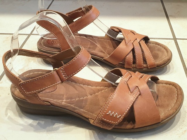 clarks henderson sandals