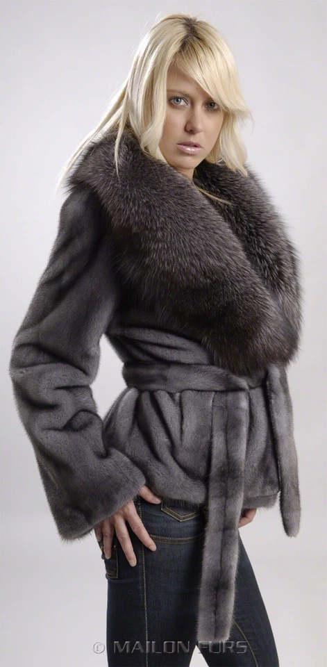 Mailon - Chaqueta visón iris azul con cuello zorro escarchado azul. Talla S Foto 3 de 4