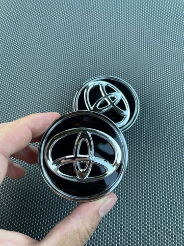 JUEGO DE 4 TAPACUBOS CENTRALES DE RUEDA TOYOTA NEGRO-CROMO 62 mm/2,44 pulgadas - SE ADAPTA A LA MAYORÍA DE LOS MODELOS - Imagen 6 de 10