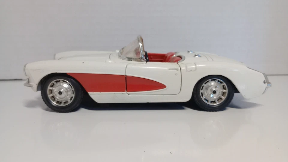 1957 Corvette Convertible White w/Red Interior Collectors Toy Car Bburago Co - Image 2 of 4