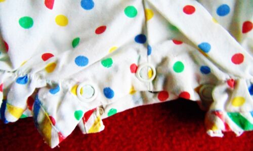 DE COLECCIÓN DÉCADA DE 1950 ADORABLE TRAJE DE SOL PARA BEBÉ LUNARES ~ TALLA 0-6 MESES - Imagen 3 de 9