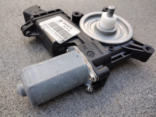 17-20 Cadillac X T5. Used factory front door window regulator motor RH  passenge - Picture 2 of 6