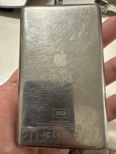 Apple iPod A1059 4th Generation 20GB Portable Digital Audio Player - For Parts - Picture 2 of 5