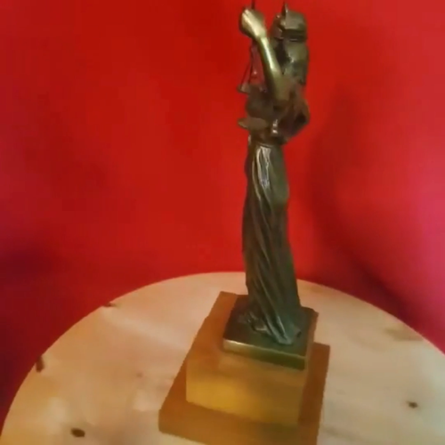 Diosa griega latón ciega dama justicia sosteniendo espada escalas escultura 12 pulgadas de alto - Vídeo 1 de 1