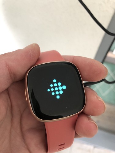FITBIT Versa 4 Smartwatch Aluminium Elastomer, S/L, Rose - NEUwertig TOP - Zdjęcie 11 z 12