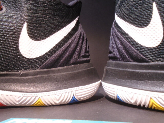 Kyrie v shop friends