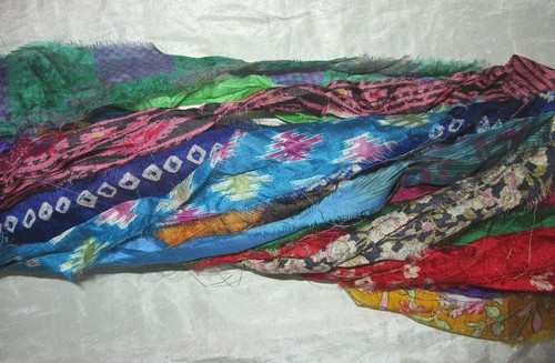 12 yards Unstitched Recycled PURE Silk Sari Ribbon Yarn tassels MIXED SKEINS NR - Bild 3 von 3
