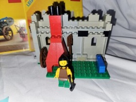 VTG 1980s Lego Castle 6040 Blacksmith Shop 6042 Dungeon Hunter 6022 Horse Cart