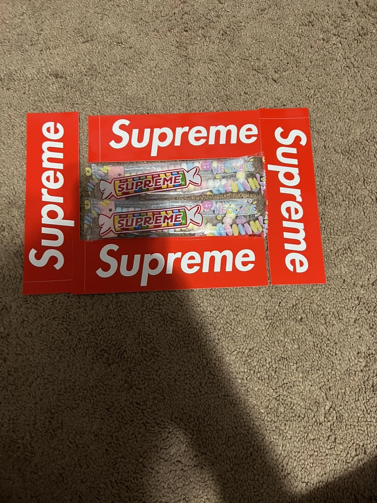 Collier Supreme Smarties Candy Sweeties (2 paquets) et logos 4 boîtes   SS22 semaine 1