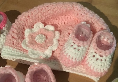 Baby Hat and Booties Set, Pink And White, Size 6-12 Months - Picture 1 of 5