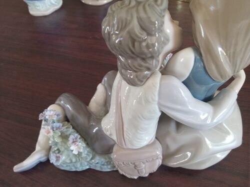 Lladro Porcelain Figurine Precious Courtship #5072 Boy Kissing Girl Retired - Picture 6 of 7