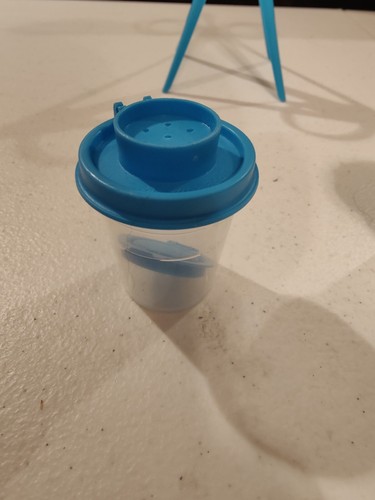 NEW Tupperware Atomic Tripod Blue Salt & Pepper Shakers Toothpick Holder - Picture 5 of 7