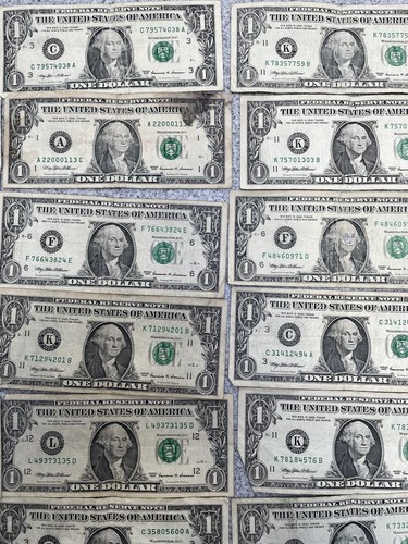 Lot of 44 1999 Series One Dollar Bills Rare Vintage 26 Years Old - Picture 18 of 19