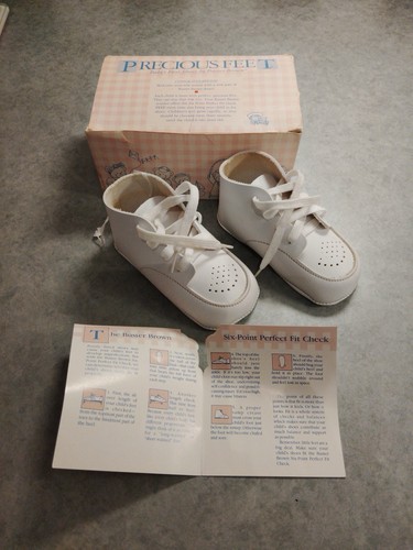 Buster Brown Vintage Baby Shoes White Leather size 2 in box