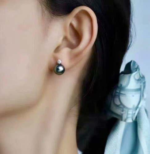 8.6 mm  natural round black Tahitian pearl 18 K white gold diamond earrings - Picture 1 of 6