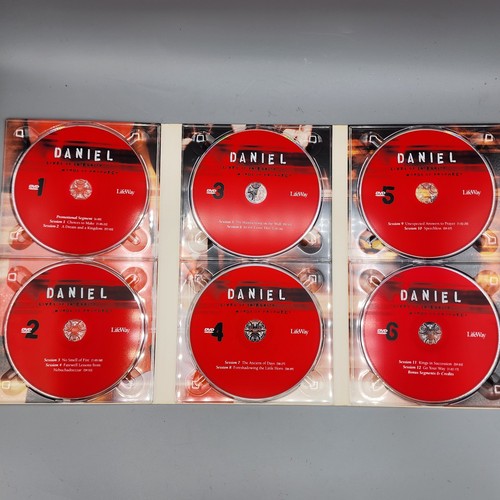 Beth Moore DVD Bible Study Kit on Daniel 6 DVDs Workbook Leader Guide God Jesus - Picture 13 of 13
