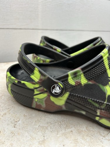 Crocs Classic Camo Clogs, Black, Size Mens 12 - 第 2/11 張圖片