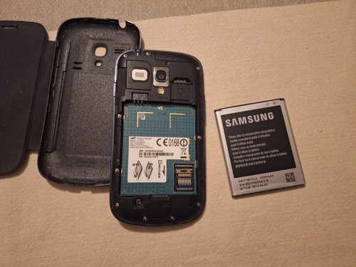 Samsung Galaxy S III mini  GT-I8190 - pebble blue - Bild 11 von 22