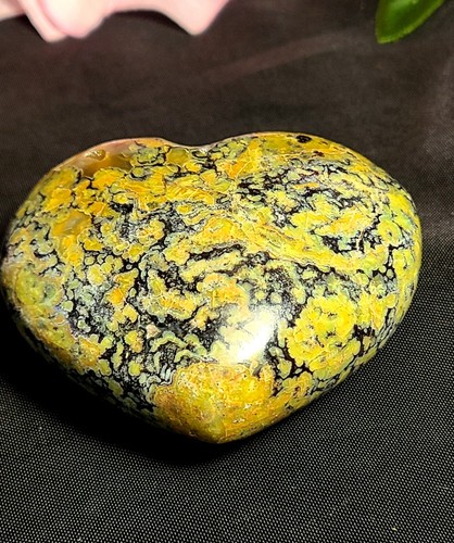 Large 2.7" 153g Geode Green Opal Puffy Heart Palm Stone Crystal Stone Carving - Picture 15 of 18