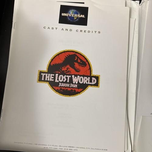 Jurassic Park The Lost World Movie Press Kit Folder with 2 Booklets and 9 Photos - Picture 6 of 17