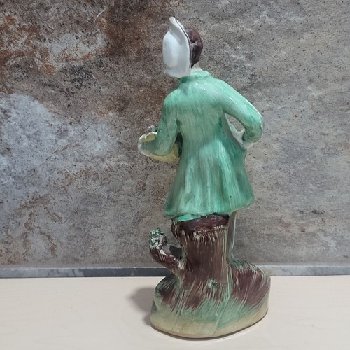 Antigua estatua masculina de vendedor de frutas Old Staffordshire Ware Inglaterra 1885 - Imagen 2 de 11