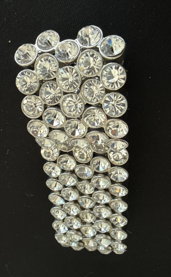 Brazalete grueso ancho con burbujas de cristal brillante firmado con estrás Foto 3 de 4