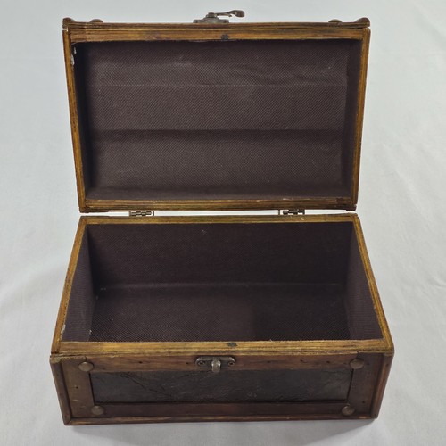 Vintage Miniature Treasure Chest Storage Case 9” x 6” x 5” Antique Looking READ⬇ - Picture 11 of 16
