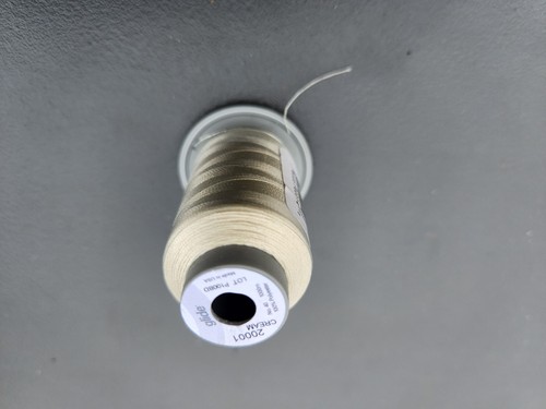 (3 Pack) Glide Thread Trilobal Polyester No. 40-1000m Spool -20001 Cream - Picture 3 of 3