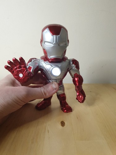 Jada Toys Metals Diecast Series Bundle - 4" Deadshot and Logan & 6" Iron Man - Picture 24 of 24