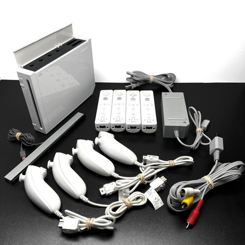 ⭐Nintendo WII RVL-001 Console BUNDLE 1 2 3 OR 4 GENUINE Controller *GAMECUBE* - Picture 7 of 16