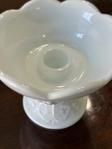Vtg White Milk Glass Candle Holder Harvest Grape Pattern Indiana Colony 1950's - Imagen 4 de 6