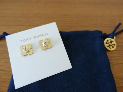 TORY BURCH OHRSTECKER PERLE ELFENBEIN/GOLD BLUME LOGO. NEU - Bild 6 von 12